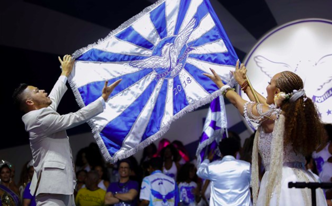 Casal de mestre-sala e porta-bandeira da Portela